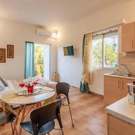 Summer Rose Garden Getaway - A Step To The Beach Kalamata Exterior photo