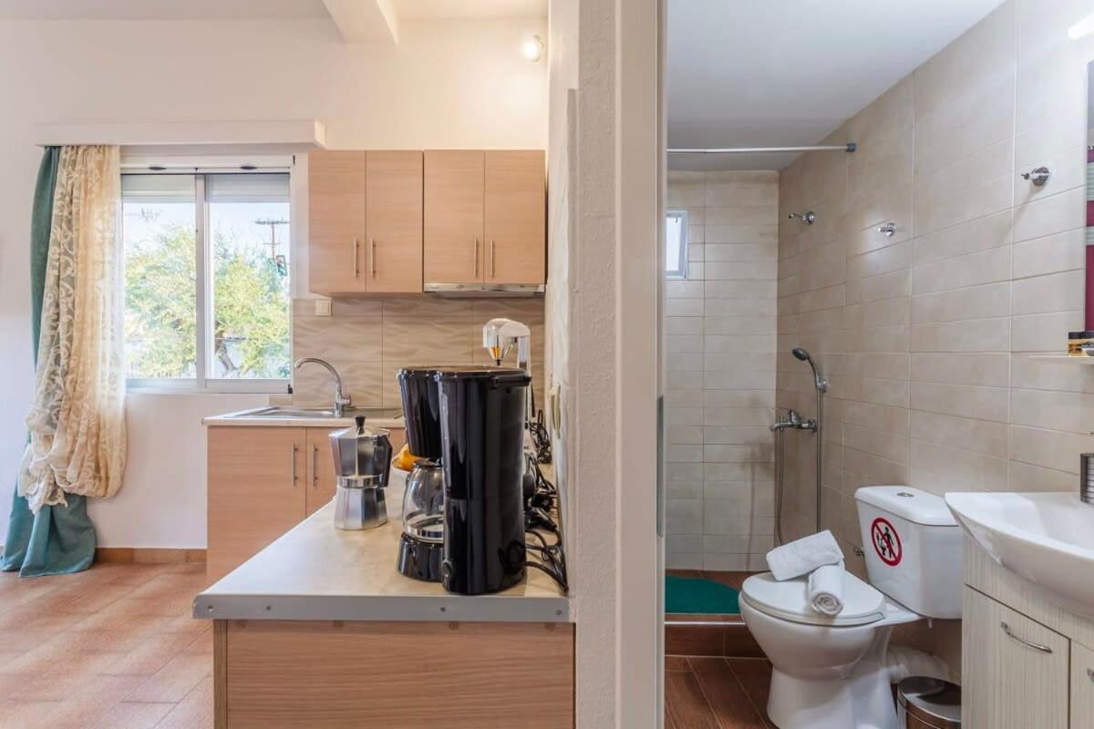 Summer Rose Garden Getaway - A Step To The Holiday home Kalamata